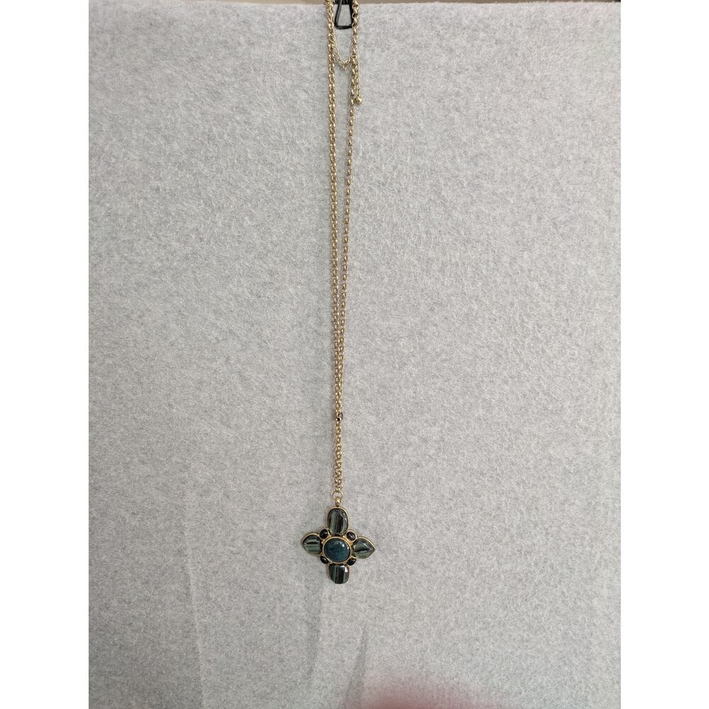 Chico's Flower Jade Necklace Gold Tone Resin  Statement Fashion‎ Jewelry